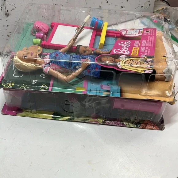 Barbies Lot NEW! - Picture 9 of 11